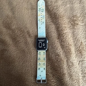 Apple Watch Series 3 GPS 38mm Aluminum Case Silver Sport Wristband White - Photo 1 sur 4