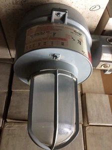 Cooper Crouse Hinds Champ VMV Series Wall Mount Light 120V 70W with reflector - Picture 1 of 6
