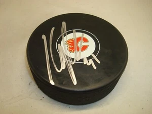 Disco de hockey Karri Ramo firmado por los Calgary Flames autografiado 1E - Imagen 1 de 2