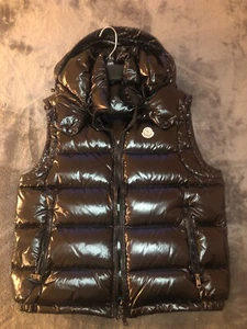 MONCLER BORMES BLACK HOODED DOWN FILLED VEST MENS PREOWNED SIZE MEDIUM (3) - Picture 1 of 7