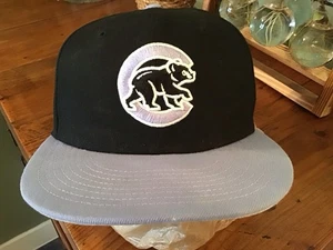 New New Era MLB Chicago CUBS Wrigley Field Hat Cap, BLACK & LAVENDER, Size 7 - Picture 1 of 5
