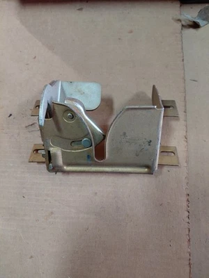 NUEVO DE LOTE FORD C1DB-16700-D 1960-1961 FALCON RANCHERO CAPÓ PESTILLO NOS Foto 1 de 3