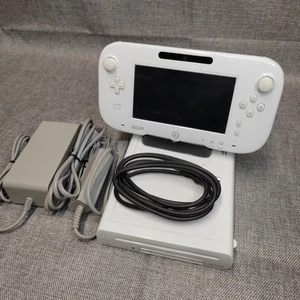 Nintendo Wii U 32GB White Console Bundle w/Gamepad & Cables & Splatoon READ - Foto 1 di 16