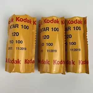 3 rouleaux de film négatif couleur Kodak Professional 120 ektar 100 expiré le 19/11 - Photo 1/6