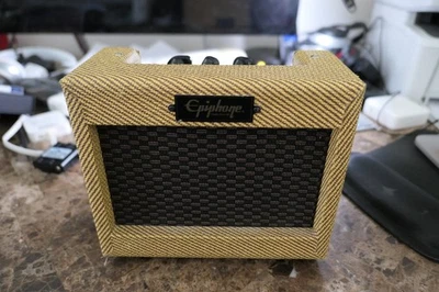 Amplificador de guitarra de práctica portátil Epiphone EP-1 - alimentado por batería Foto 1 de 3