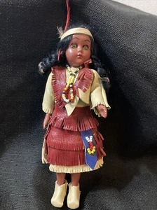 Vintage 8 Zoll Indianer Indianer Mädchen Puppe mit Baby in Leder gekleidet - Bild 1 von 7
