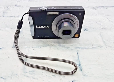 Panasonic Lumix DMC-FX500 10.1 MP Compact Digital Camera (RA164C) - Image 1 of 4