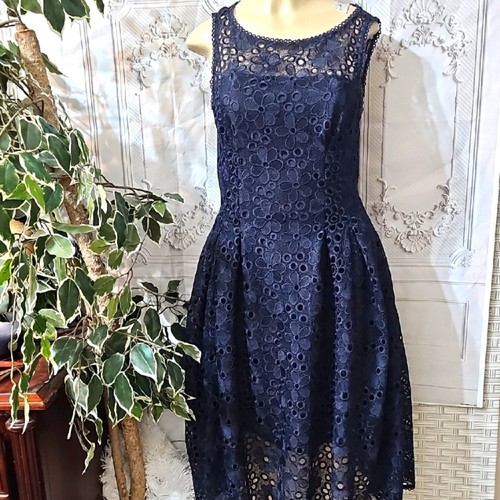Abito Kate Spade nuovo senza etichette elegante blu navy pizzo senza maniche aderente e svasato 10