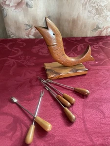 Fisch aus Holz mit sechs Gabeln 50er Jahre - Bild 1 von 3