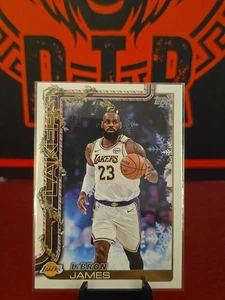2025-26 Topps Holiday Basketball LeBron James Los Angeles Lakers #H119 - Bild 1 von 2