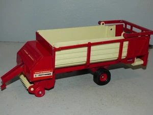 Britains Pottinger Erntewagen 1 silage treailer red & white 1:32nd scale - Picture 1 of 3