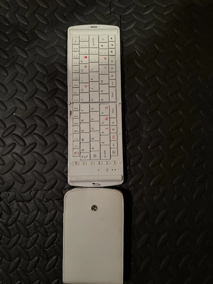 Verbatim Slimline Pocket Keyboard - Image 1 of 3
