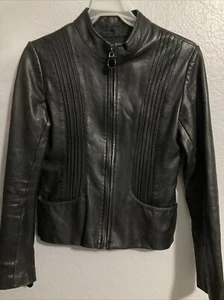 Tahari Veronica schwarze Damen-Bikerjacke Leder plissiert vorne Schößchen hinten Größe XS - Bild 1 von 11