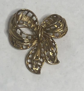 vintage Signed Coro Brooch Gold Tone Ribbon/ Bow. 2.5”x 2”. - Picture 1 of 4