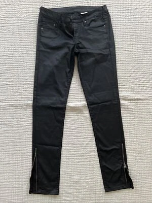 Pantalones H&M ajustados de cintura baja recubiertos negros talla 28 Foto 1 de 4