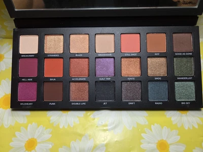 Urban Decay Born to Run Eyeshadow Palette 21 Shades Limited Edition New In Box - Image 1 of 4