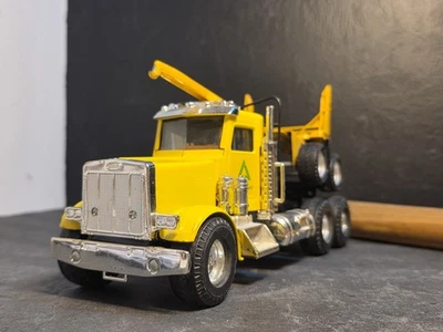 Camión de troncos Peterbilt 359 Ertl 1985 leñador remolque de madera ¡con carga!   Foto 1 de 4