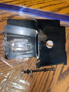 MCCULLOCH 610 605 650 AJUSTADOR DE CADENA Y PROTECTOR INTERIOR FABRICANTE DE EQUIPOS ORIGINALES ENVÍO GRATUITO - Imagen 1 de 1