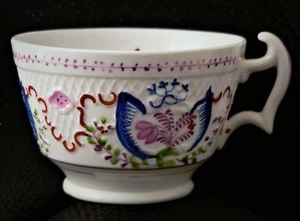TAZA Y PLATILLO, PLATO DE 8", Staffordshire, 3 piezas, celosía elevada y cesta de rosas, 8" de diámetro - Imagen 1 de 9