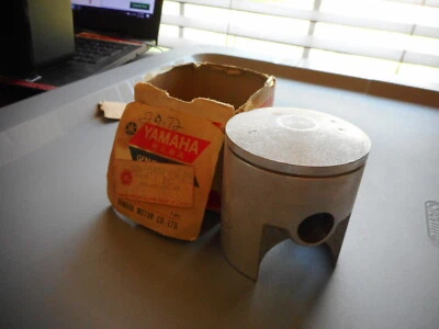 NOS Yamaha DT2MX RT2MX 1972 OEM FACTORY STD Piston 324-11631-00-96 - Image 1 of 4