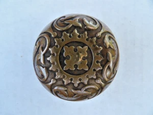 VINTAGE ANTIQUE BRASS ORNATE VICTORIAN ARTS CRAFTS DECO DOOR KNOB - Picture 1 of 6