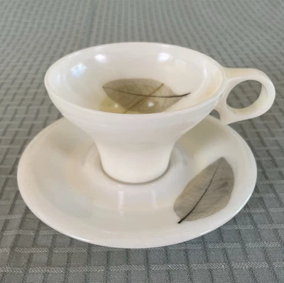 Xícara e pires RUSSEL WRIGHT melmac FLAIR translúcido — renda ming — jade — folhas de outono - Imagem 1 de 4