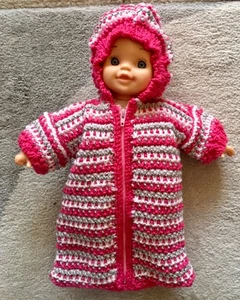 12” BABY DOLL ‘ TOYS’R’US ~ IN HANDKNITTED ONE-PIECE MADE IN QUALITY YARN - Picture 1 of 15