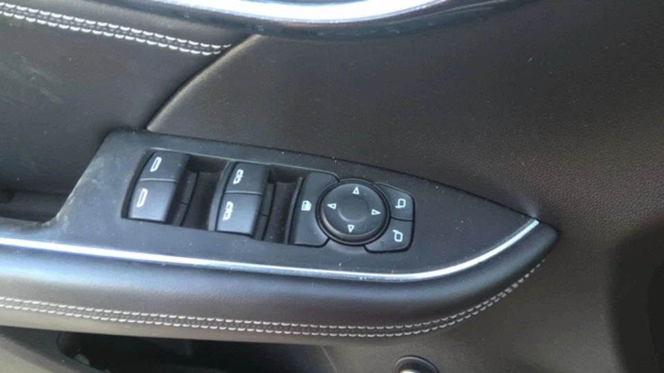 Interruptor de puerta delantera del conductor ID del conductor 84960800 compatible con 21-23 SUBURBAN 1500 5132666 Foto 1 de 1