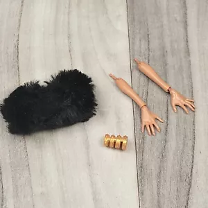 Monster High Clawdeen Scaris City of Frights ricambio scrollata di spalle e tutore in pelliccia nera - Foto 1 di 2