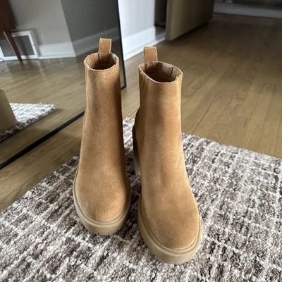 Botas para mujer Dolce Vita Caster H2O talla 7,5 en gamuza camel Foto 1 de 4