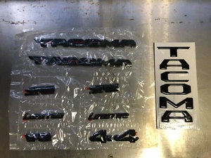 KIT SUPERPUESTO TOYOTA TACOMA BLACKOUT 2018 Y SUPERIOR 00016-35890 - Imagen 1 de 1