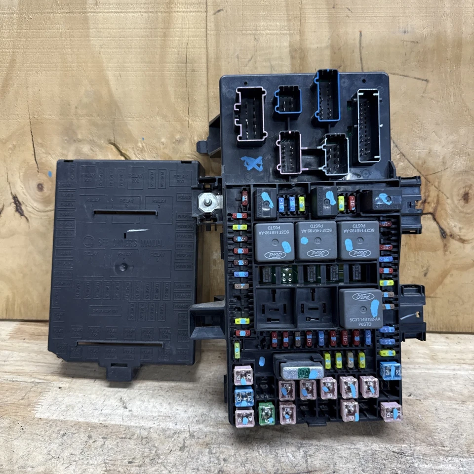 2004 - 2007 Ford F150 Fuse Box Power Distribution 5L3T-14A067-BC Foto 1 de 4