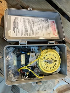 Intermatic T8845PV S125-Volt Mechanical Cycle and Irrigation Timer Switch - - Picture 1 of 8