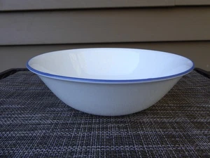 "Cuenco grande redondo para servir verduras Corelle de 8 1/2"" blanco con borde a rayas azules" - Imagen 1 de 3