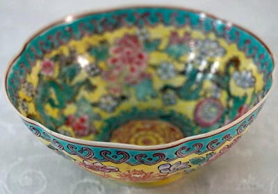 Excelente cuenco de porcelana china con cáscara de huevo dragones y flores marca Qianlong 4 7/8" Foto 1 de 4