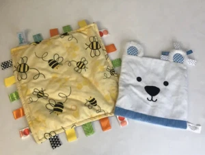 Dos mantas de seguridad amorosas etiquetas con abejas y oso arrugado Make Believe Idea - Imagen 1 de 14