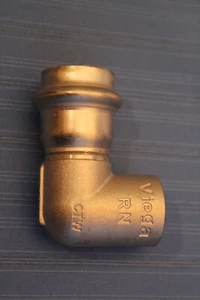 VI060-Viega Sanpress Inox Winkel 90°- 22mm x 1/2" IG Model 2314.2 Nr 437015 - Bild 1 von 1