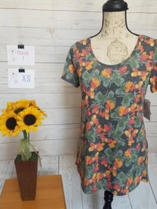 LuLaRoe Classic T - Picture 1 of 1