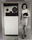 Photo publicitaire promotionnelle minimaliste Honeywell 1 protéger ordinateur années 1970