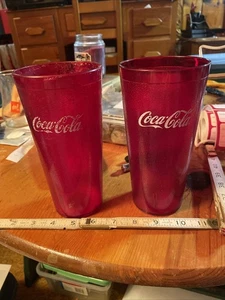 Lotto di 2 bicchieri vintage Coca-Cola plastica rossa 20 oz ristorante soda fontana - Foto 1 di 2