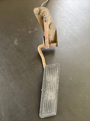 1967 1968 1969 1970 1973 1974 1976 Plymouth VALIANT GAS PEDAL ASSEMBLY A-BODY 6 - Image 1 of 4