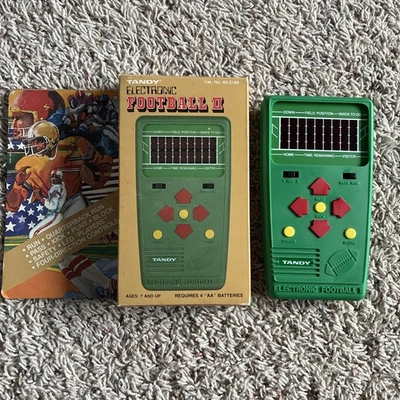 Videojuego portátil Electronic Football II vintage de Tandy nuevo en caja Foto 1 de 4
