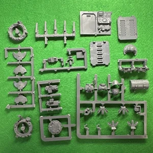 Warhammer 40K Space Marine Marines Spare Crew Tank Hatch Crew / Various Bits 🟢 - Picture 1 of 8