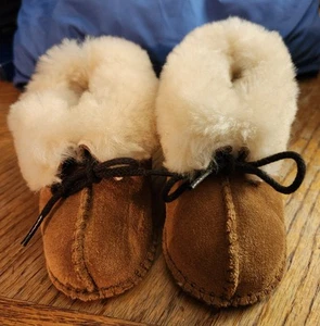 Toddler Minnetonka Moccasins Suede Sherpa Slippers Boots Shoes Size 5 - Picture 1 of 5