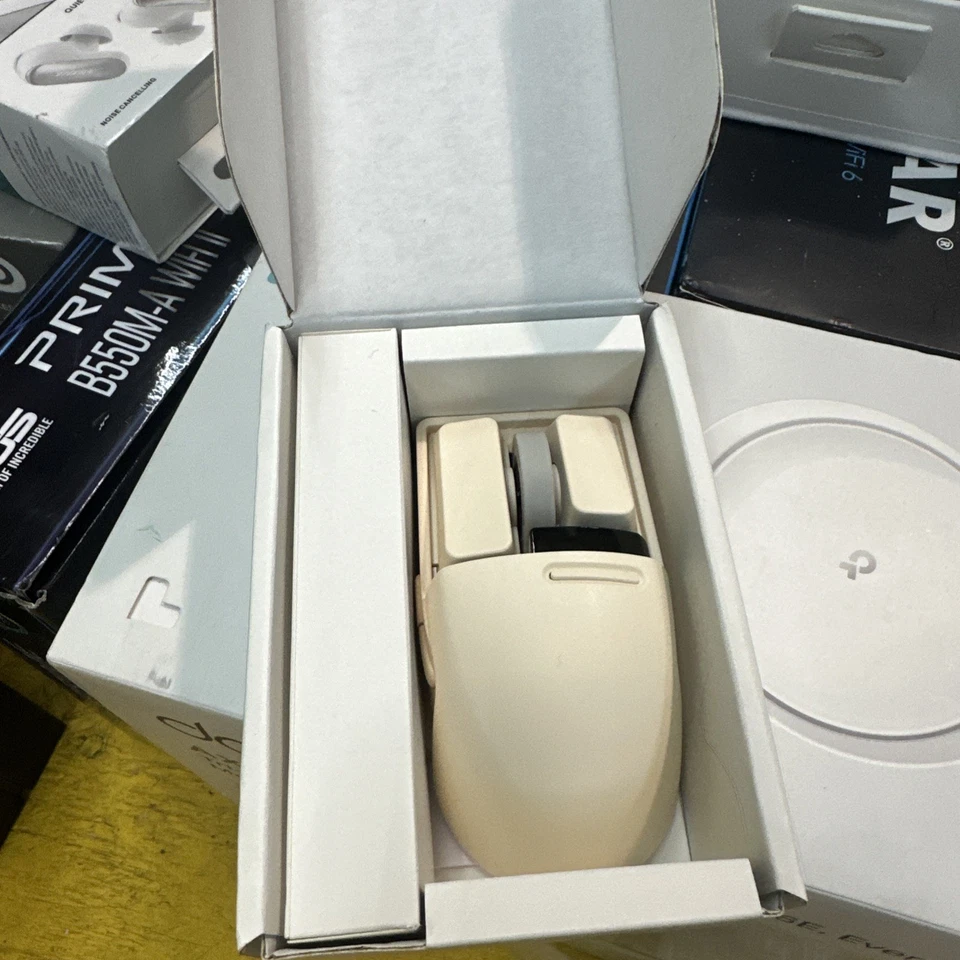 LOFREE Touch PBT Wireless Mouse, OLED, 4000 DPI, Bluetooth/USB, Tofu White OE909 - Image 1 of 1