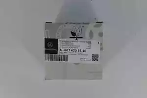 OEM GENUINO MERCEDES BENZ NUEVAS PASTILLAS DE FRENO TRASERAS CON SENSOR 08-14 C300 C350 C250 - Imagen 1 de 3