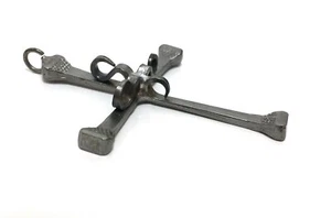 "Colgante con motivo de clavo de metal cruz cristiana religiosa artesanal, 2,25" - Imagen 1 de 8