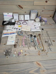 New & Old Lot of 90 Fashion Items; Rings, Earing, Necklace, jewelry box, watch.. - Picture 1 of 11