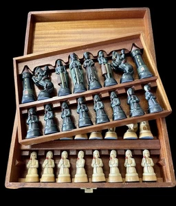 Vintage Anri Toriart Schachspiel "Karl der Große" im Koffer - Bild 1 von 21