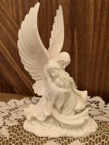 Roman Inc. The Millenium Collection 'Love Never Ends' 6.5" Angel Figurine 2001 - Picture 1 of 4